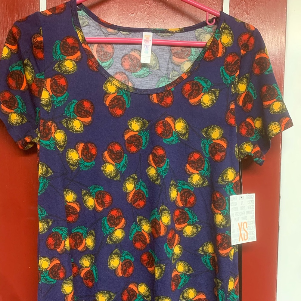 NWT LuLaRoe Classic T-shirt (XS)